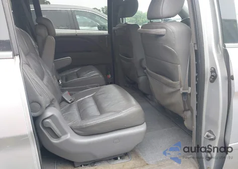 2010 Honda Odyssey Touring z USA, uszkodzony, nr VIN 5FNRL3H9XAB085936